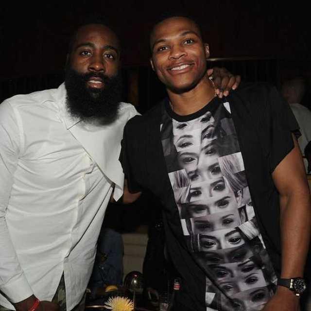 悉尼FC主帅：罗里将伤愈复出，领跑积分榜难免会如芒在背（悉尼FC主帅：罗里即将复出，领跑积分榜压力不小）