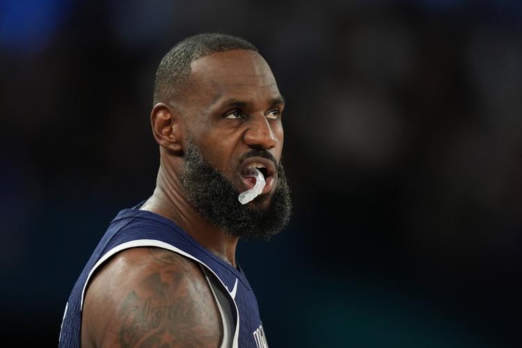 足球这项运动陪伴了我整个初高中，今天我十八岁了，...（十八岁这一天，致与足球相伴的初高中岁月）