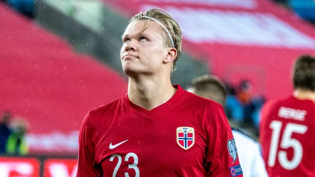 C罗白宫晒自拍照，与因凡蒂诺、马斯克等人同框（C罗在白宫发自拍，和因凡蒂诺、马斯克等人同框）