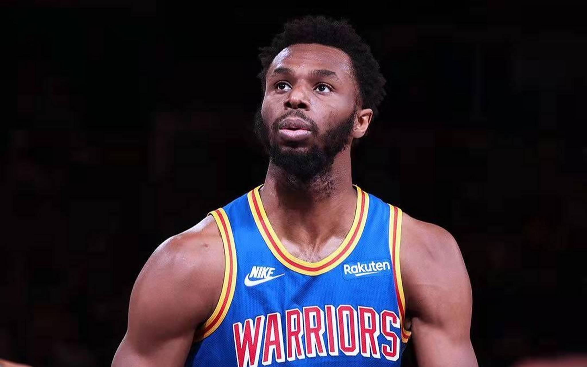 唐斯攻防两端表现抢眼，却因犯规备受争议（唐斯攻守俱佳，但犯规问题引发争议）