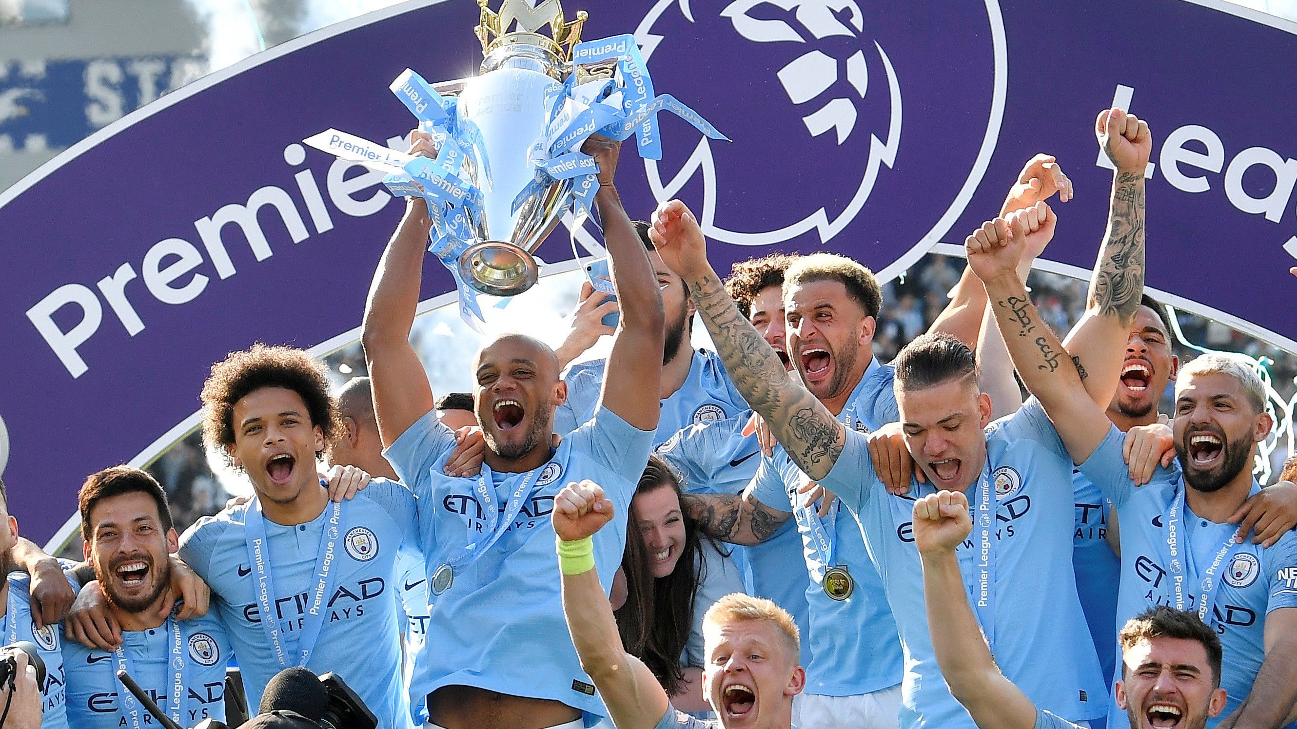 彰显信任，罗体：佛罗伦萨已将队长袖标交给了德赫亚（罗体：佛罗伦萨信任升级，已将队长袖标交予德赫亚）