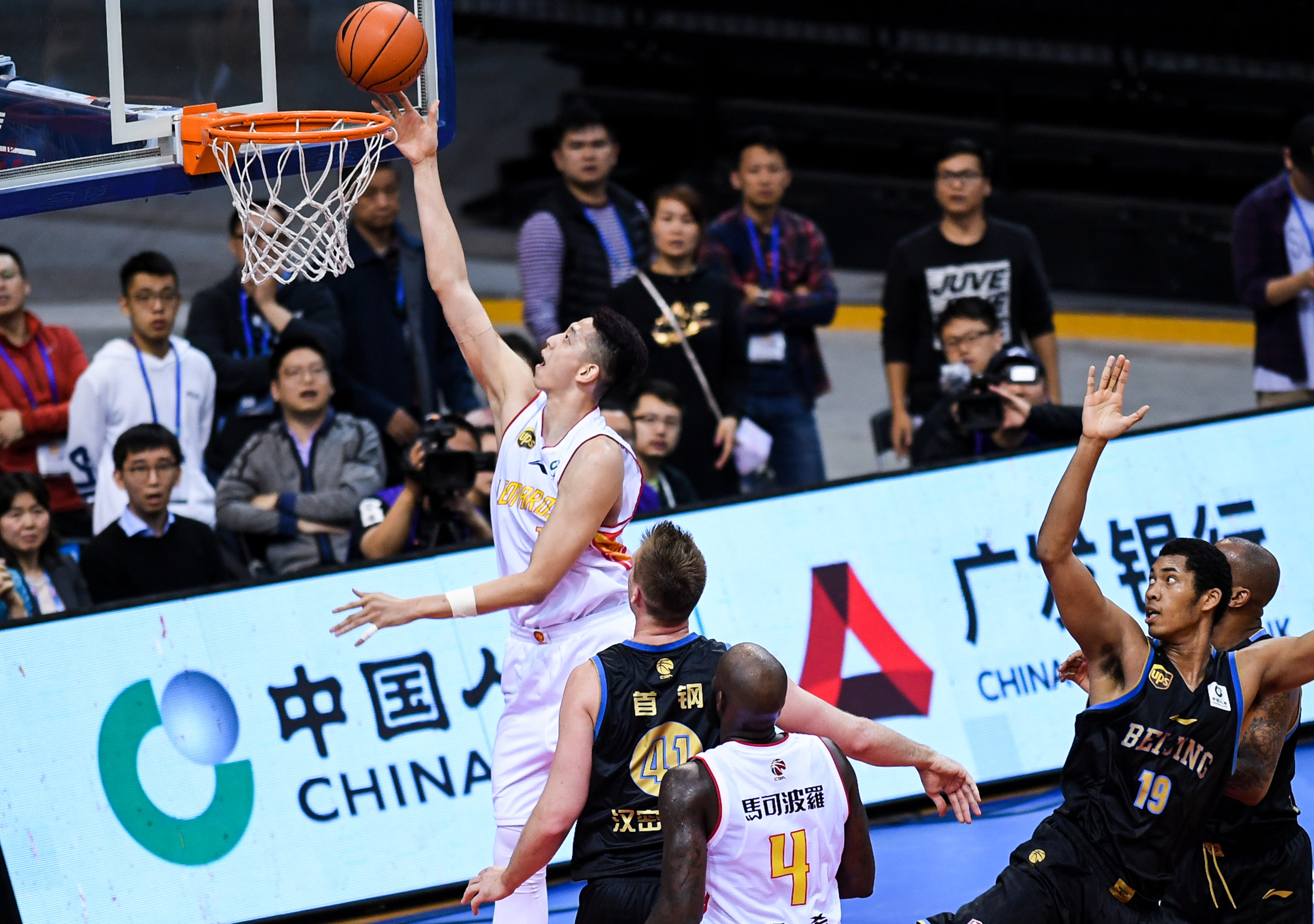 北青：2025年是北京足球丰收年，一年斩获六项冠军（北青：北京足球2025迎丰年，全年揽下六项冠军）