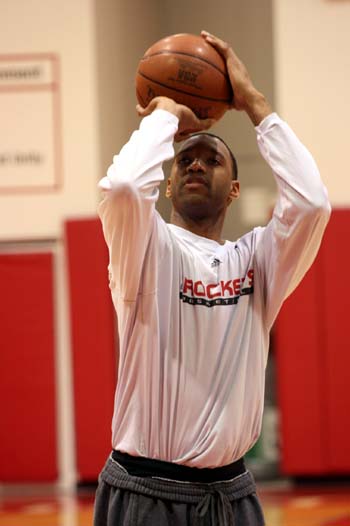 德国杯战报：凯恩破门，对手2送乌龙，拜仁3-2柏林联合（德国杯：凯恩建功+对手两乌龙，拜仁3-2险胜柏林联合）