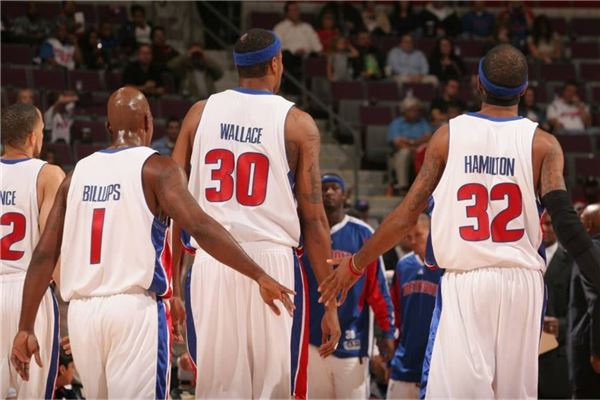 铜梁龙选帅举棋不定！张外龙或绝迹中超江湖，谢晖带队一年游？刘建业或逆袭（铜梁龙主帅悬而未决：张外龙或告别中超，谢晖恐成一年过客？刘建业迎逆袭良机）